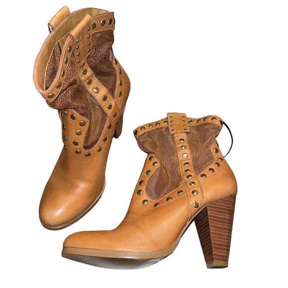 BCBG Winston Tan and Mesh Western Boots - Picture 8 of 15